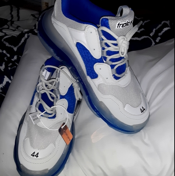 Shoes - Picture 2 of 3